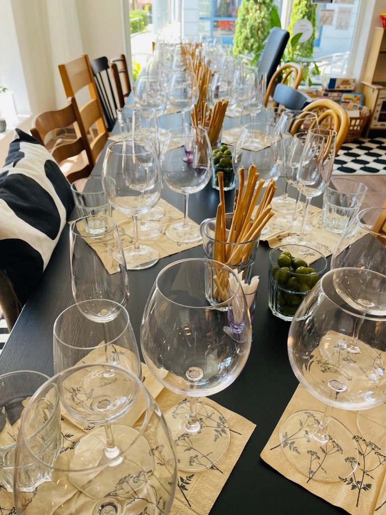 Event Tisch für Feiern und Apero im Café in Buttisholz – ideal für Vereine, Jubiläum, Babyshower, Ladies Night oder Polterabend nahe Sursee, Ruswil, Grosswangen, Nottwil und Oberkirch